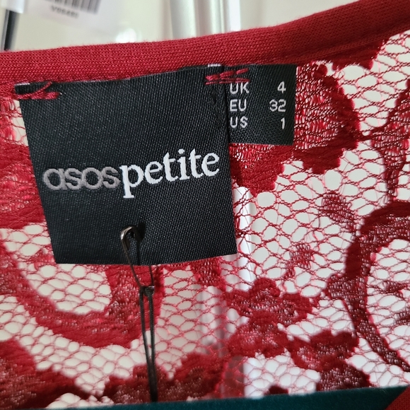 Lace midi dress - Picture 2 of 3